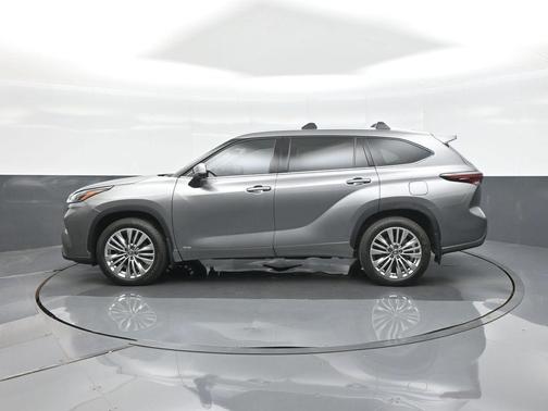 Heavy Metal 2026 Toyota Highlander Hybrid Platinum