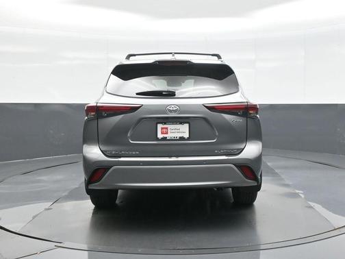 Heavy Metal 2026 Toyota Highlander Hybrid Platinum