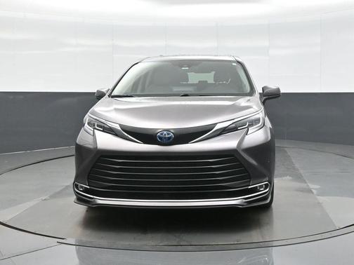 2021 Toyota Sienna XLE 7 Passenger