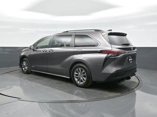 2021 Toyota Sienna XLE 7 Passenger