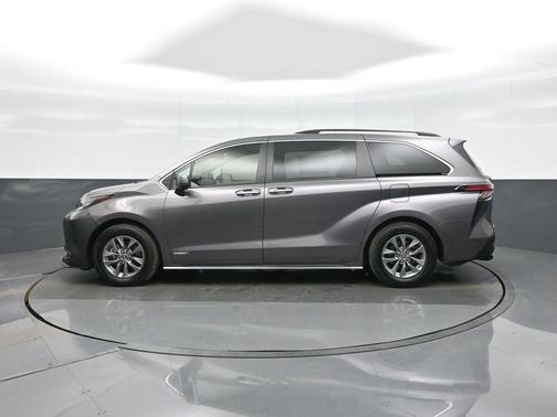 2021 Toyota Sienna XLE 7 Passenger