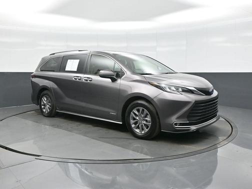 2021 Toyota Sienna XLE 7 Passenger