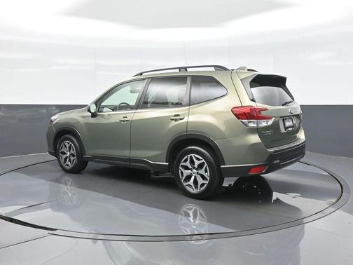 Jasper Green Metallic 2019 Subaru Forester Premium