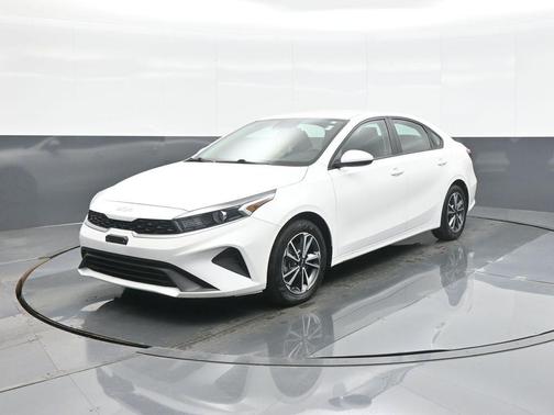 Snow White Pearl 2022 Kia Forte LXS