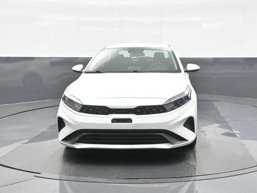 Snow White Pearl 2022 Kia Forte LXS