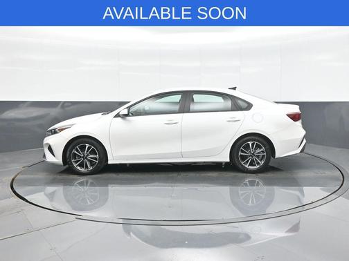 Snow White Pearl 2022 Kia Forte LXS
