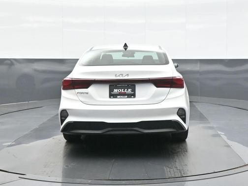 Snow White Pearl 2022 Kia Forte LXS