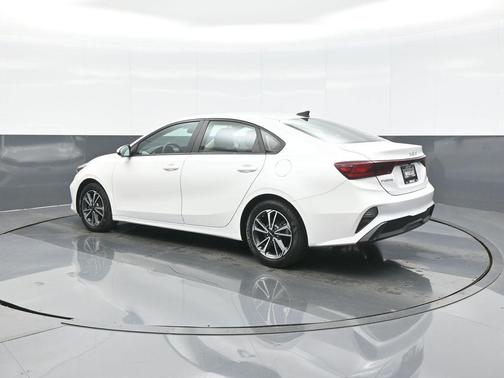 Snow White Pearl 2022 Kia Forte LXS