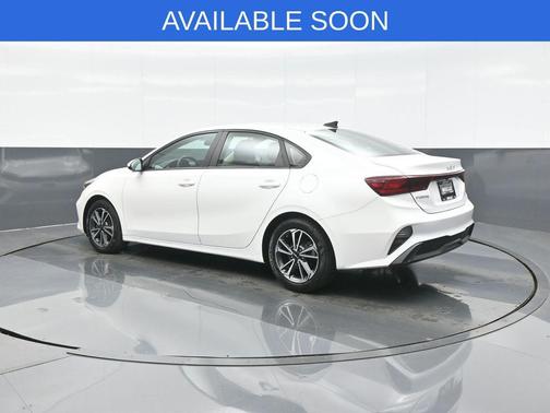 Snow White Pearl 2022 Kia Forte LXS