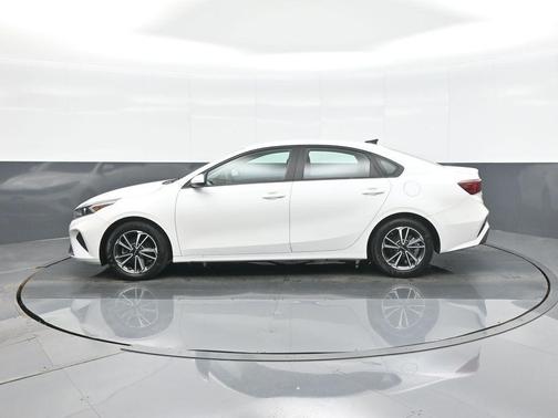 Snow White Pearl 2022 Kia Forte LXS