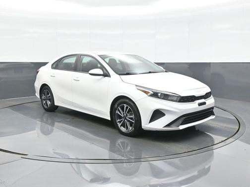 Snow White Pearl 2022 Kia Forte LXS