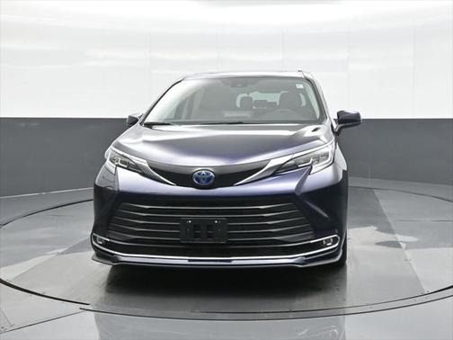 2023 Toyota Sienna XLE 8 Passenger