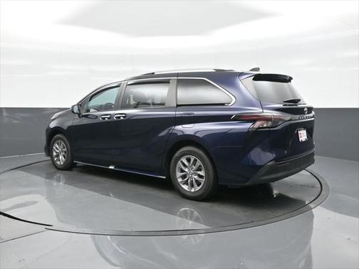 2023 Toyota Sienna XLE 8 Passenger