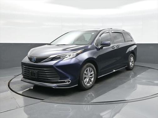 2023 Toyota Sienna XLE 8 Passenger