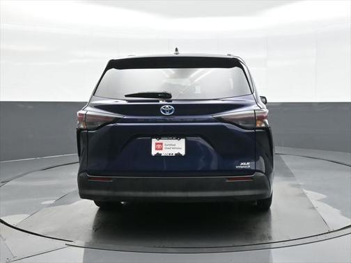 2023 Toyota Sienna XLE 8 Passenger
