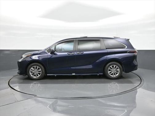 2023 Toyota Sienna XLE 8 Passenger