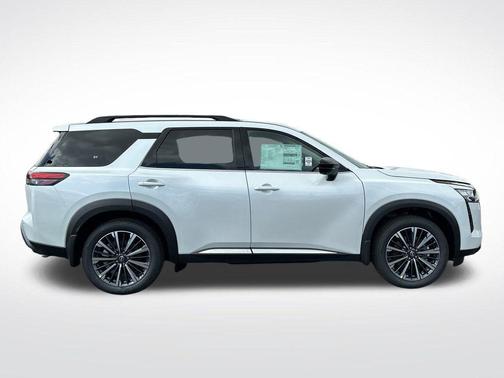 Everest White P 2026 Nissan Pathfinder Platinum