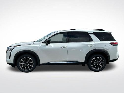 Everest White P 2026 Nissan Pathfinder Platinum