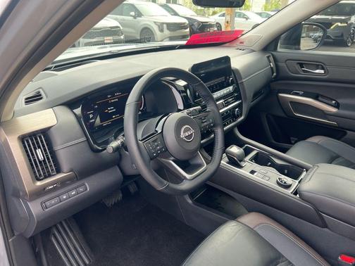 2023 Nissan Pathfinder Platinum