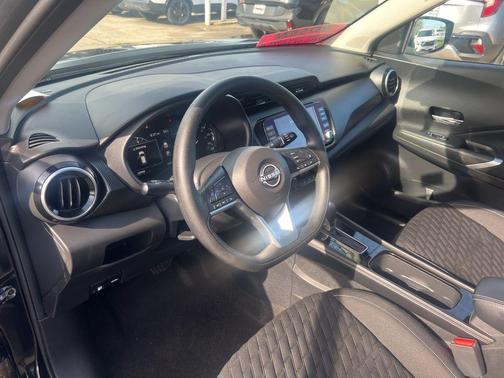 2022 Nissan Kicks SV