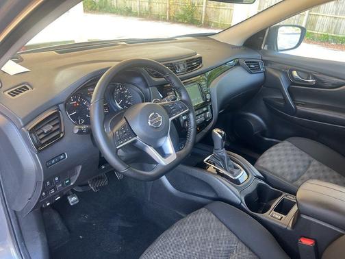 2022 Nissan Rogue Sport SV