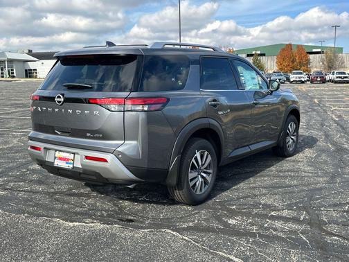 2025 Nissan Pathfinder SL