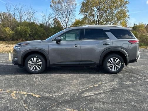 2025 Nissan Pathfinder SL