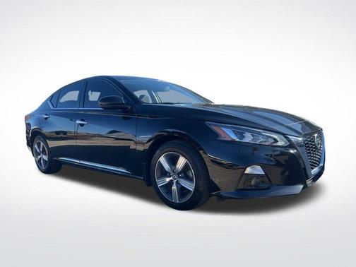 Black 2020 Nissan Altima 2.5 SV