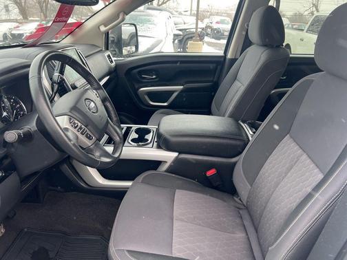 2021 Nissan Titan SV