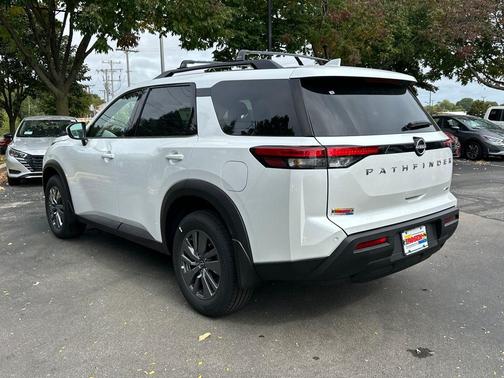 2025 Nissan Pathfinder SV