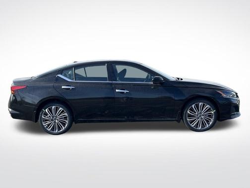 2025 Nissan Altima SL