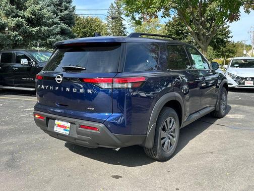 2025 Nissan Pathfinder SV