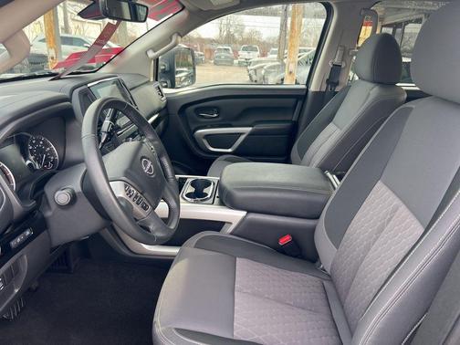 2024 Nissan Titan SV