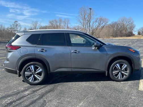 2025 Nissan Rogue SL