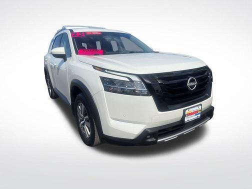 2023 Nissan Pathfinder SL