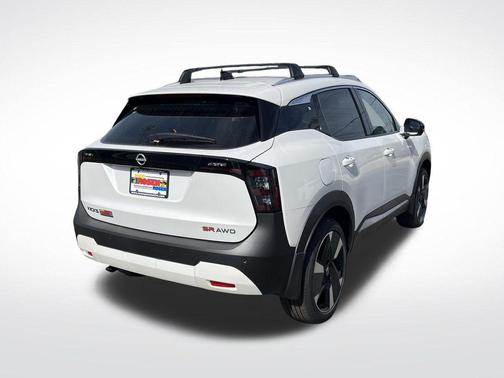 Aspen White Tri 2026 Nissan Kicks SR