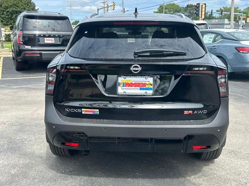2025 Nissan Kicks SR