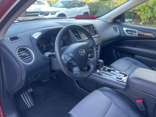 2020 Nissan Pathfinder SL