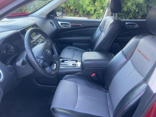 2020 Nissan Pathfinder SL