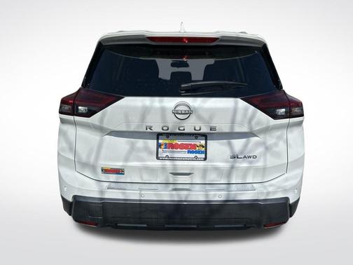 2025 Nissan Rogue SL