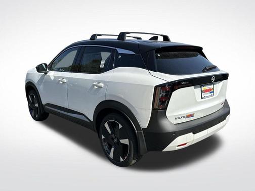 2t Wht Blk Roof 2026 Nissan Kicks SR