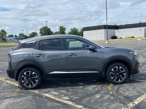 2025 Nissan Kicks SV
