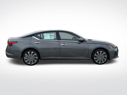 2025 Nissan Altima SL