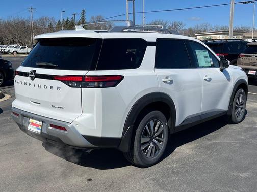 2025 Nissan Pathfinder SL