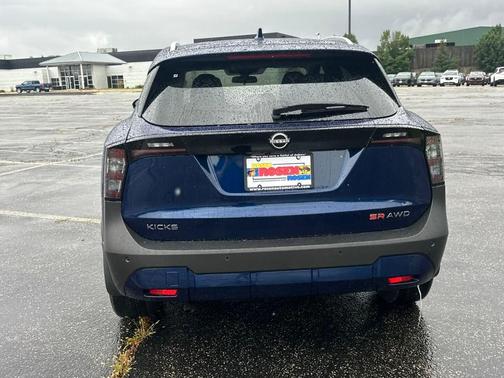 2025 Nissan Kicks SR