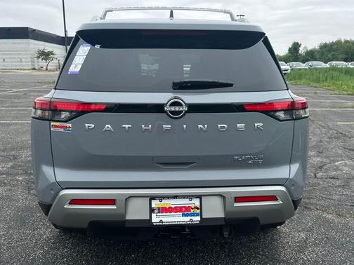 2025 Nissan Pathfinder Platinum
