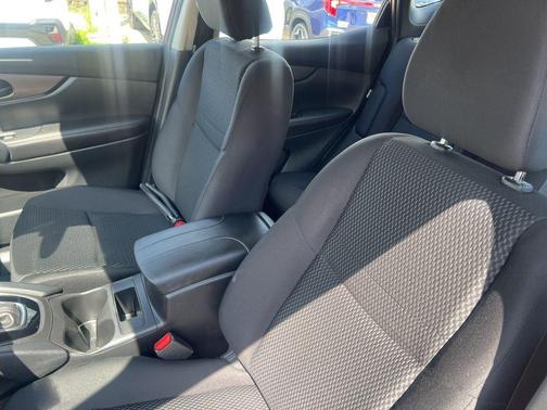 2022 Nissan Rogue Sport S