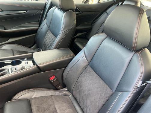 White 2023 Nissan Maxima SR