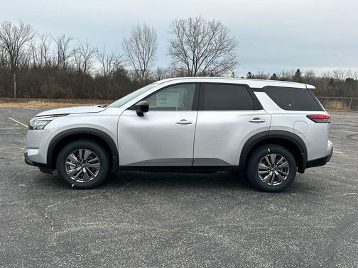 2025 Nissan Pathfinder S