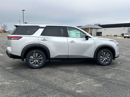2025 Nissan Pathfinder S